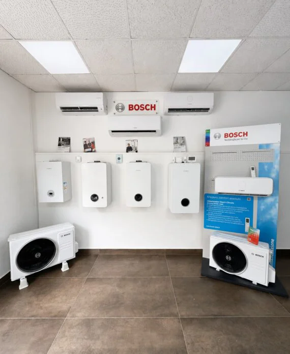 Parete espositiva Bosch nello showroom Marra Impianti