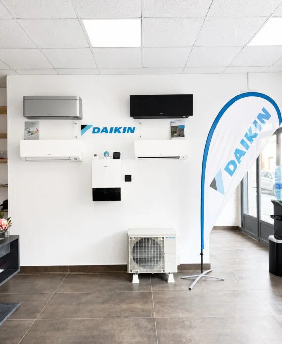 Parete espositiva Daikin nello showroom Marra Impianti